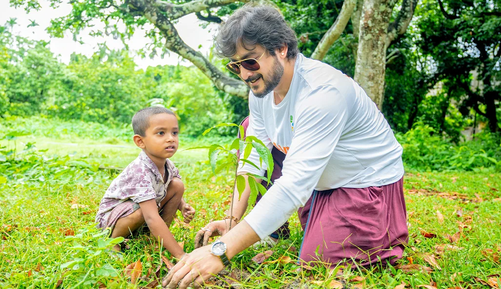 Volunteers and local rural communities planting native trees and restoring mangroves in West Bengal under the Green India Climate Action Campaign